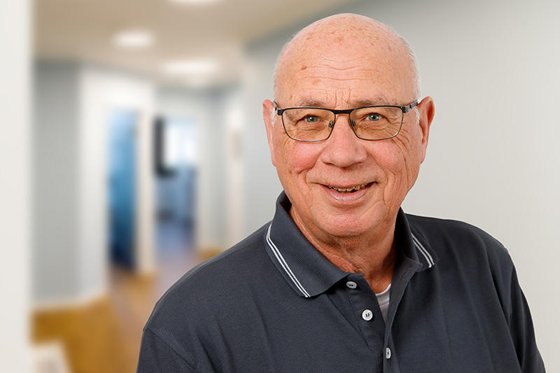 Dr. Helmut Bender